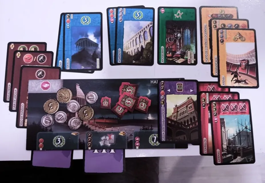 Cartas del juego boca arriba, en abanico y sin taparse.
