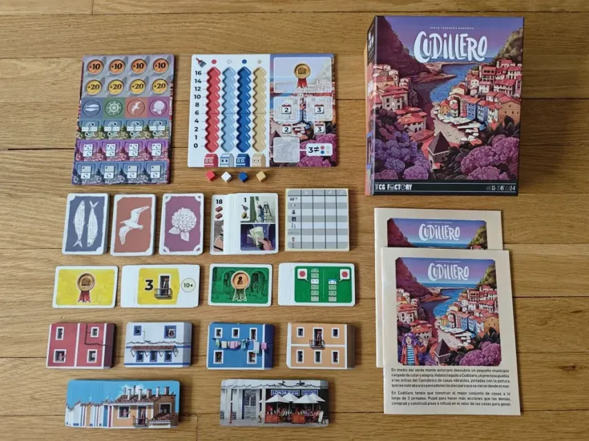 Fichas del juego agrupadas por tipo, con el detalle a la vista.